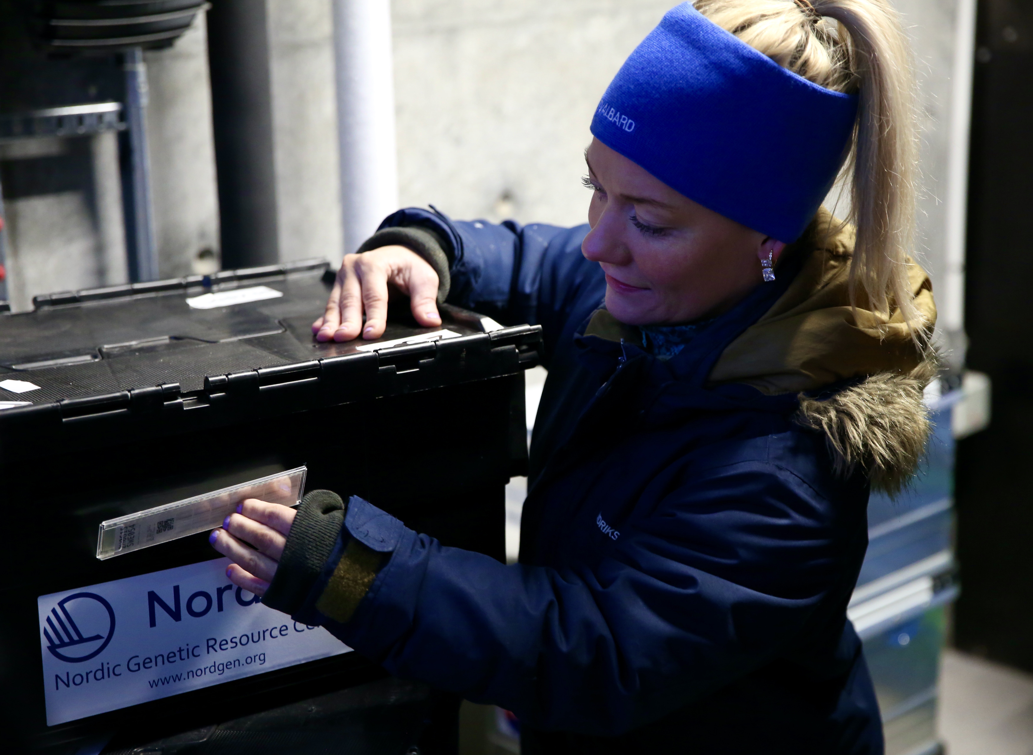 In 2022, we started adding long-lasting nanofilms to each box. These nanofilms store data about the seed samples housed in the boxes. The first nano film strip was fixed to a seed box by the Norwegian Minister of Agriculture and Food Sandra Borch in February 2022.